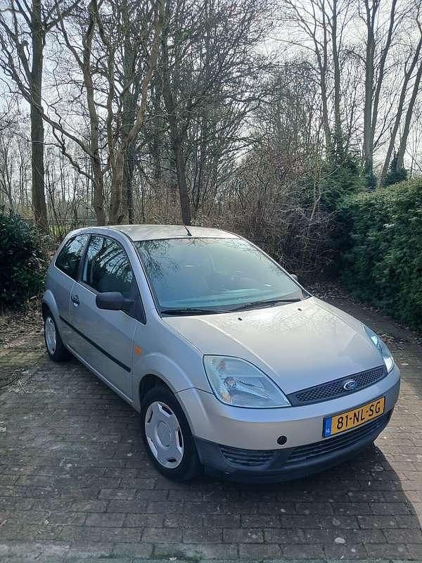 Occasion Ford Fiesta Celebration 69 PK (50 kW) 2003 Grijs Hatchback