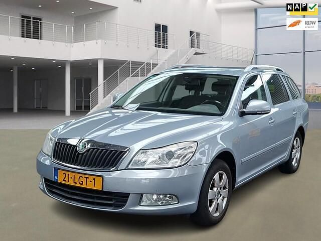 Blauw Occasion 2010 Skoda Octavia Elegance Stationwagen | € 3.299 (Eerlijke prijs) - Afbeelding 1/4