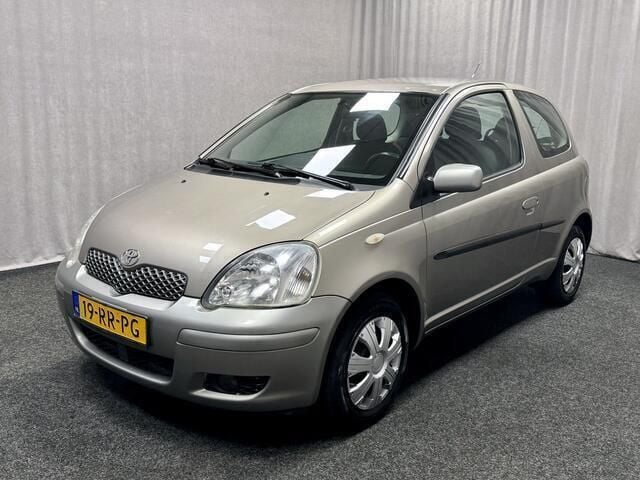 Grijs Gebruikt 2005 Toyota Yaris Hatchback | € 3.450 (Eerlijke prijs) - Afbeelding 1/4