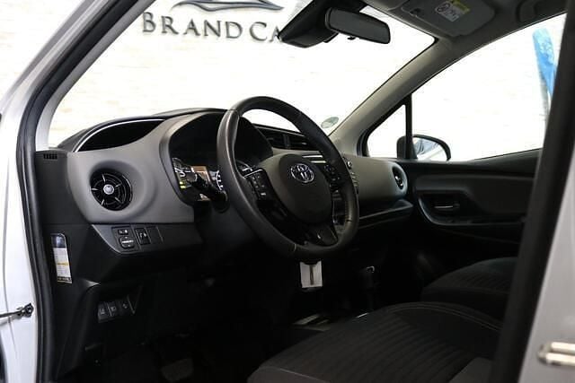 Occasion Toyota Yaris 101 PK (74 kW) 2017 Grijs Hatchback