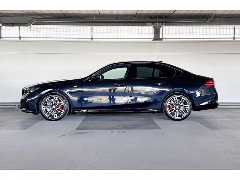 Carbon black metallic Gebruikt 2024 BMW 520 Comfort Edition Sedan | € 69.900 - Afbeelding 1/1