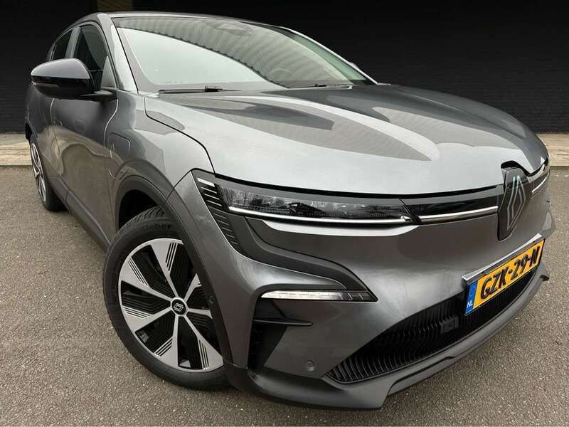 Grijs Gebruikt 2023 Renault Mégane Equilibre Hatchback | € 24.995 (Iets duurder) - Afbeelding 1/4