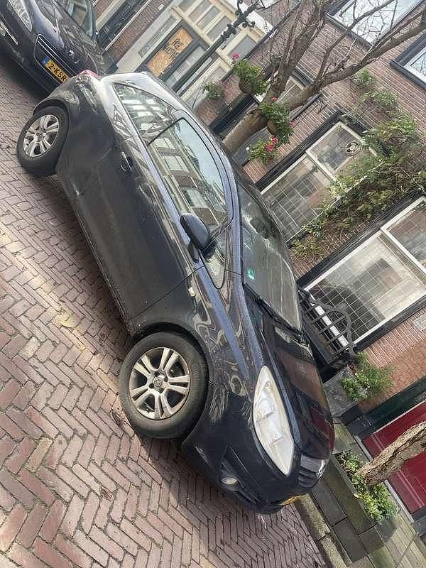 Zwart Gebruikt 2010 Opel Corsa S MPV | € 800 - Afbeelding 1/4