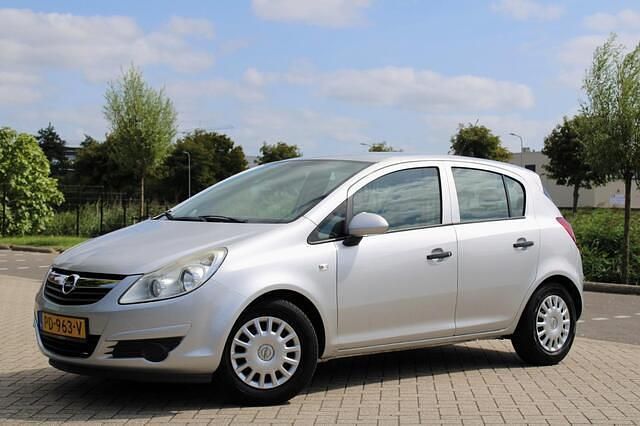 Grijs Gebruikt 2009 Opel Corsa Selection Hatchback | € 2.450 (Goede deal) - Afbeelding 1/4