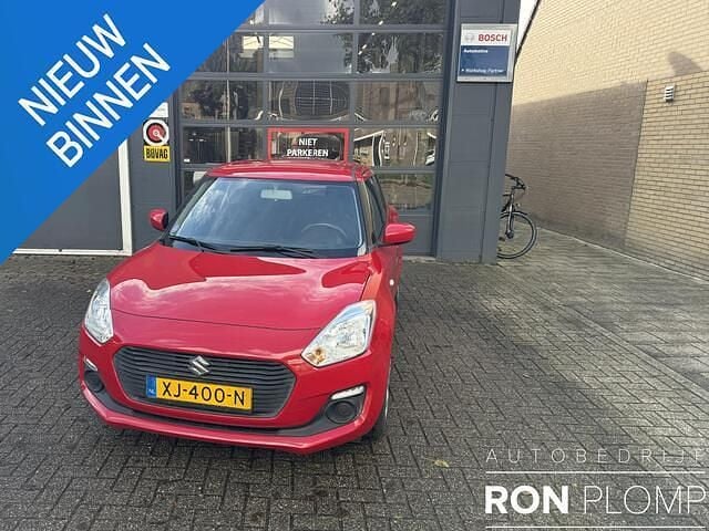 Rood Occasion 2019 Suzuki Swift Comfort Hatchback | € 12.450 (Goede deal) - Afbeelding 1/4