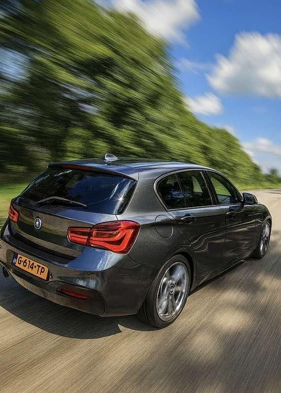 Grijs Gebruikt 2016 BMW 125 Sport Line Hatchback | € 14.950 - Afbeelding 1/4