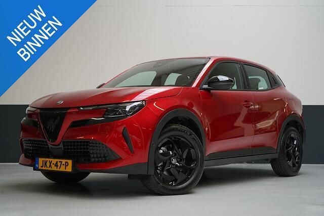 Rood Gebruikt 2025 Alfa Romeo Junior Edizione Speciale SUV | € 32.495 (Goede deal) - Afbeelding 1/4