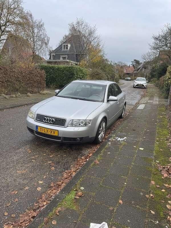 Grijs Gebruikt 2004 Audi A4 Sedan | € 2.500 (Goede deal) - Afbeelding 1/4