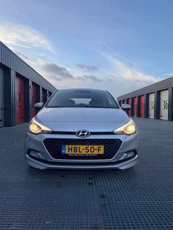 Grijs Gebruikt 2015 Hyundai i20 Hatchback | € 8.999 (Iets duurder) - Afbeelding 1/4