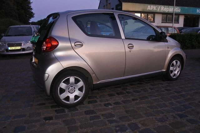 Occasion Toyota Aygo 68 PK (50 kW) 2007 Bruin Hatchback