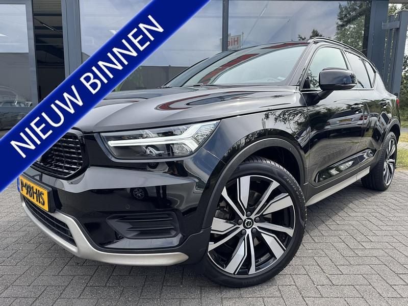 Zwart Gebruikt 2022 Volvo XC40 R-Design SUV | € 29.950 (Eerlijke prijs) - Afbeelding 1/4
