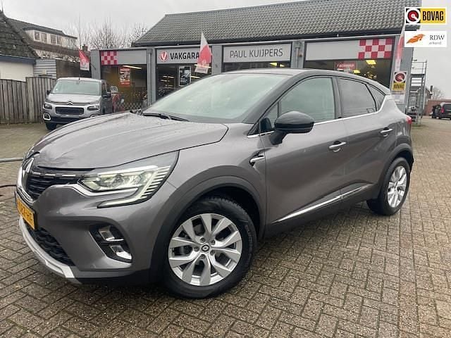 Grijs (metallic) Gebruikt 2022 Renault Captur Intens SUV | € 17.300 (Eerlijke prijs) - Afbeelding 1/4