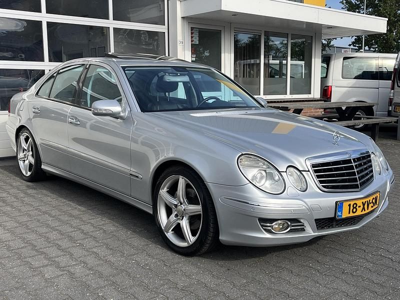 Grijs Gebruikt 2006 Mercedes E280 Avantgarde Sedan | € 4.950 (Eerlijke prijs) - Afbeelding 1/4