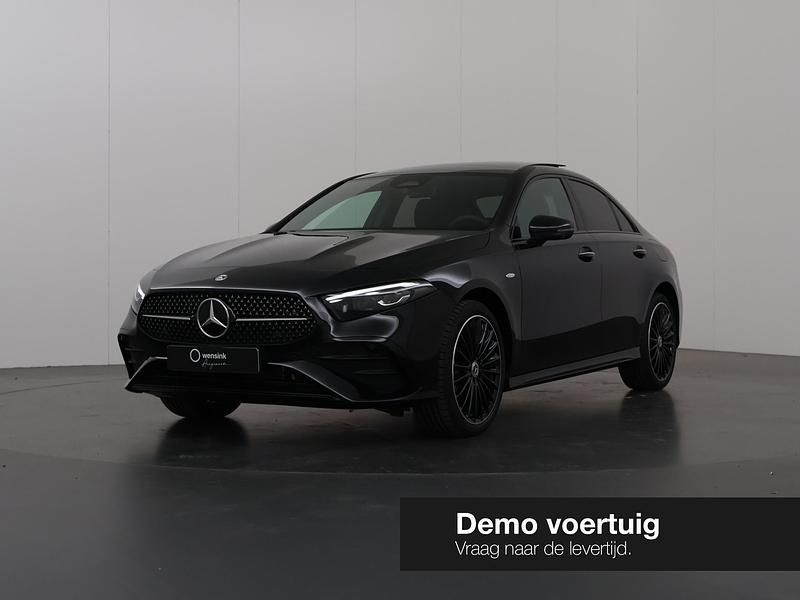 Zwart Gebruikt 2025 Mercedes A250 Business Sedan | € 46.900 - Afbeelding 1/4