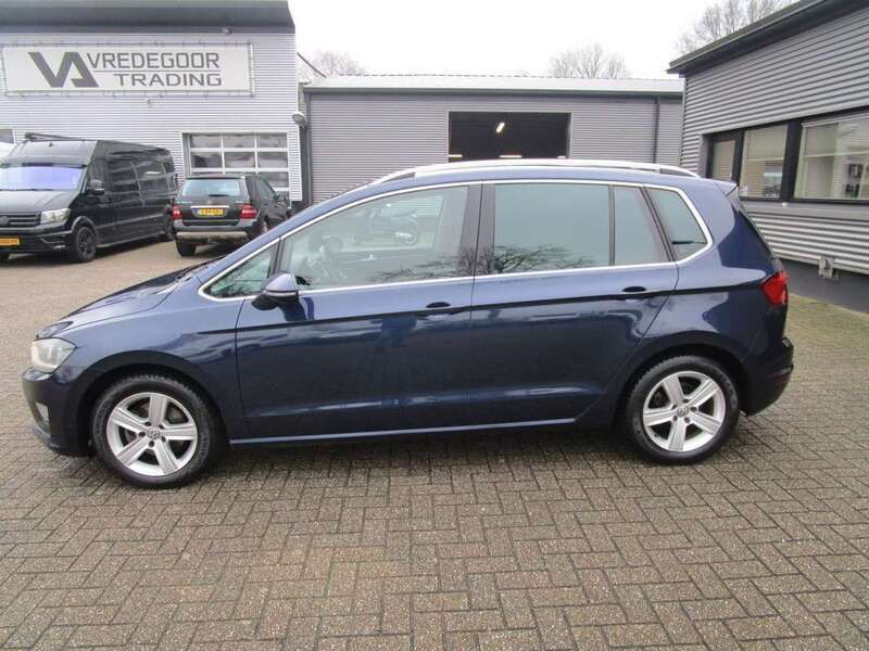 Occasion VW Golf VII Highline 110 PK (80 kW) 2015 Blauw, metallic lak Hatchback