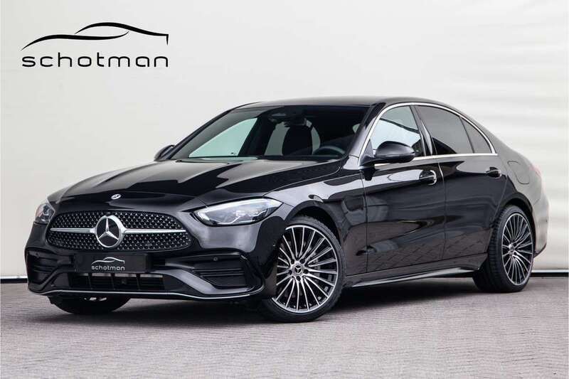 Zwart Gebruikt 2024 Mercedes C300e AMG line Sedan | € 51.500 (Eerlijke prijs) - Afbeelding 1/4