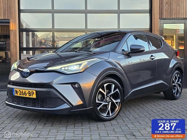 Grijs (metallic) Gebruikt 2021 Toyota C-HR SUV | € 21.450 (Eerlijke prijs) - Afbeelding 1/4