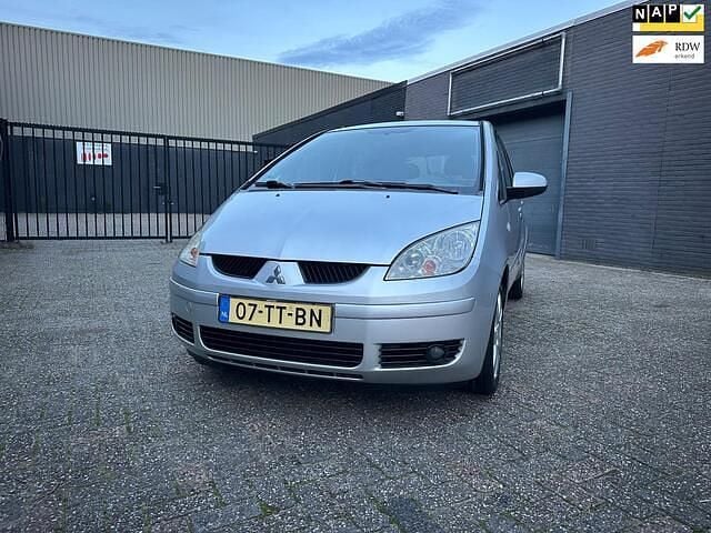 Grijs (metallic) Gebruikt 2007 Mitsubishi Colt Hatchback | € 1.999 (Iets duurder) - Afbeelding 1/4