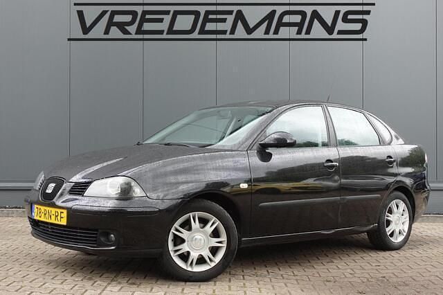 Zwart, metallic lak Gebruikt 2005 Seat Cordoba Reference Sedan | € 750 (Goede deal) - Afbeelding 1/4