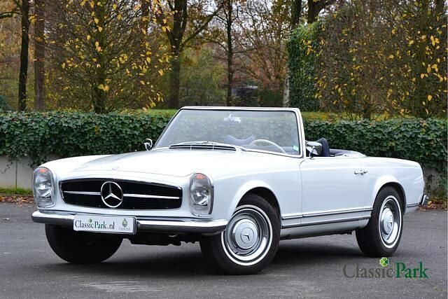 Wit Gebruikt 1966 Mercedes 230 | € 79.900 - Afbeelding 1/4