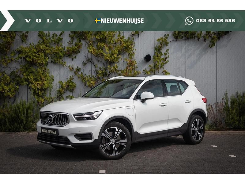 Wit Gebruikt 2022 Volvo XC40 Inscription SUV | € 33.899 (Eerlijke prijs) - Afbeelding 1/4
