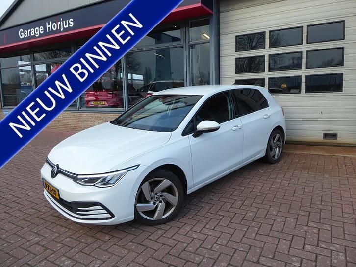 Wit Occasion 2021 VW Golf VIII Life Hatchback | € 16.950 (Eerlijke prijs) - Afbeelding 1/4