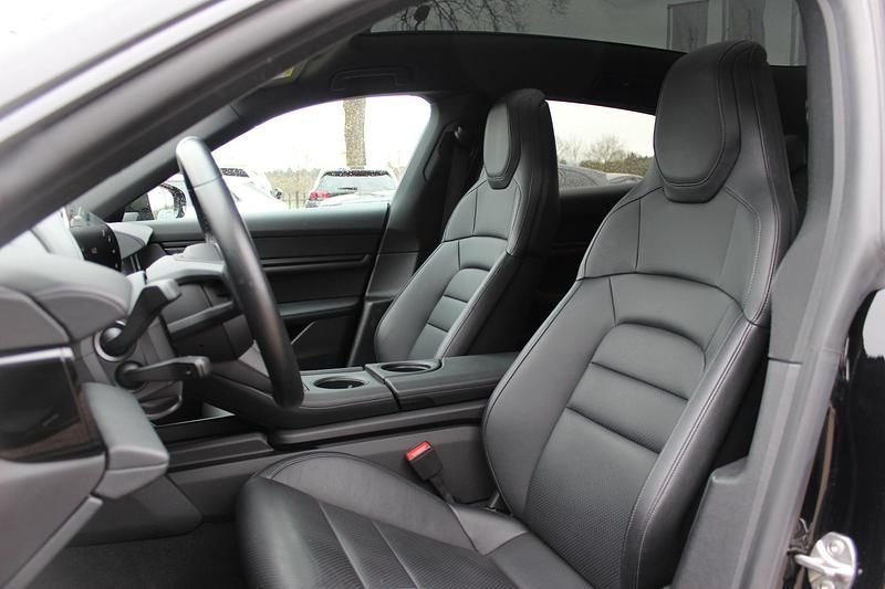 Occasion Porsche Taycan 319 kW (435 PK) 2024 Zwart SUV