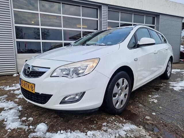 Wit Occasion 2011 Opel Astra Edition Stationwagen | € 1.999 (Goede deal) - Afbeelding 1/4