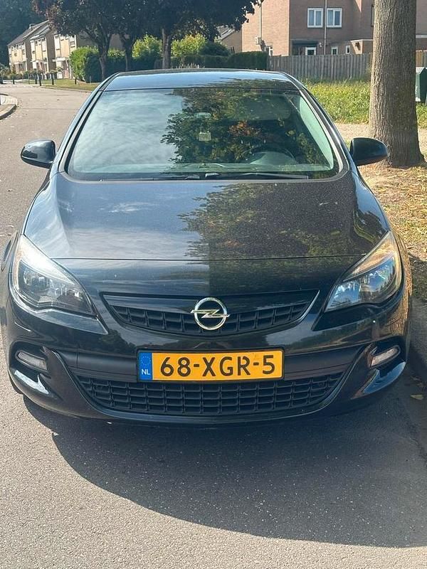 Zwart Occasion 2012 Opel Astra Sport Hatchback | € 4.500 (Eerlijke prijs) - Afbeelding 1/4