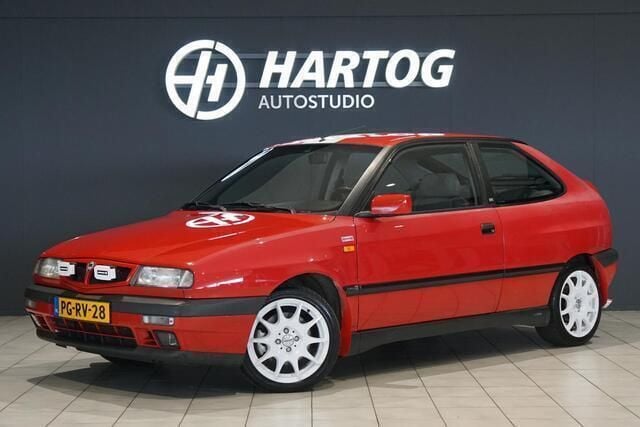 Rood Gebruikt 1996 Lancia Delta Hatchback | € 5.950 - Afbeelding 1/4