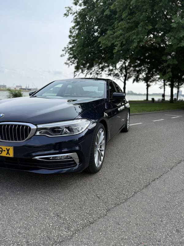 Blauw Gebruikt 2018 BMW 530 Luxury Line Sedan | € 26.995 (Eerlijke prijs) - Afbeelding 1/4