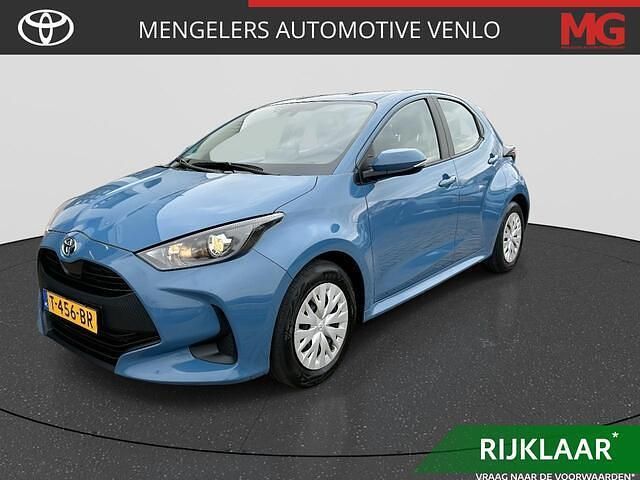 Blauw Occasion 2022 Toyota Yaris Active Hatchback | € 19.950 (Iets duurder) - Afbeelding 1/4