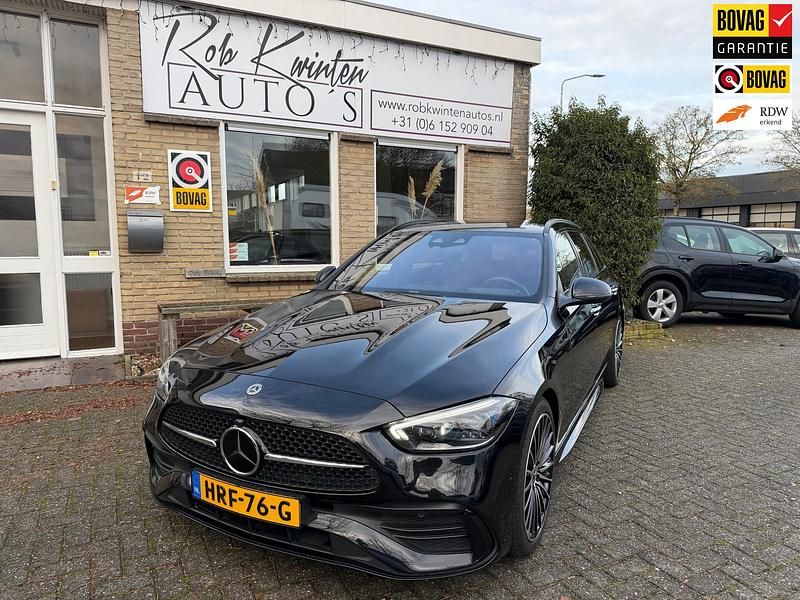 Zwart (metallic) Occasion 2022 Mercedes C200 AMG line Stationwagen | € 35.950 (Eerlijke prijs) - Afbeelding 1/4