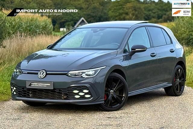 Dolphin gray metallic, dolphin gray Gebruikt 2020 VW Golf VIII GTE Hatchback | € 26.495 (Iets duurder) - Afbeelding 1/4