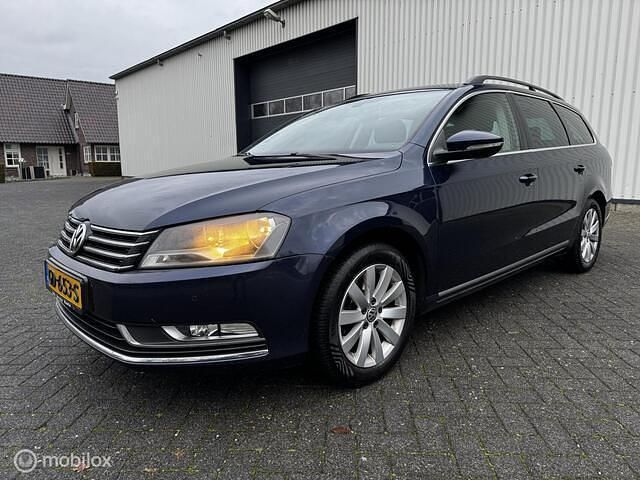 Blauw Gebruikt 2013 VW Passat Highline Stationwagen | € 7.950 (Eerlijke prijs) - Afbeelding 1/4