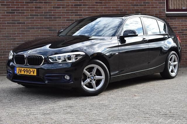 Zwart Gebruikt 2016 BMW 116 Executive Hatchback | € 11.949 (Goede deal) - Afbeelding 1/4