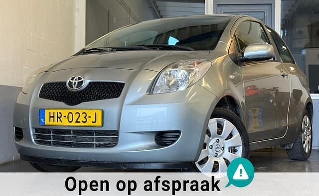 Grijs Gebruikt 2006 Toyota Yaris Hatchback | € 1.995 (Goede deal) - Afbeelding 1/4