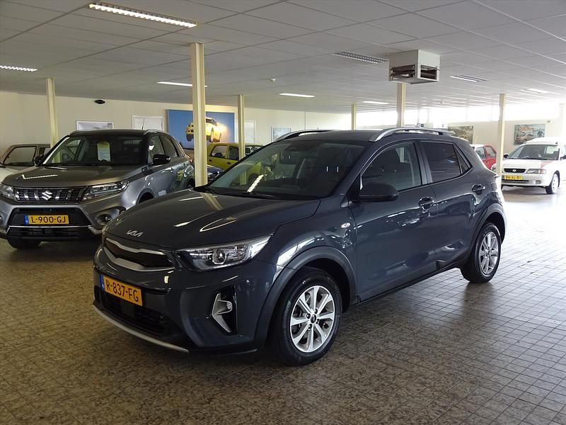 Grijs Occasion 2022 Kia Stonic SUV | € 17.950 (Goede deal) - Afbeelding 1/4