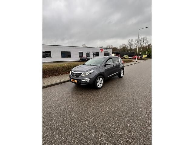 Grijs (metallic) Gebruikt 2012 Kia Sportage Plus SUV | € 6.499 (Goede deal) - Afbeelding 1/4