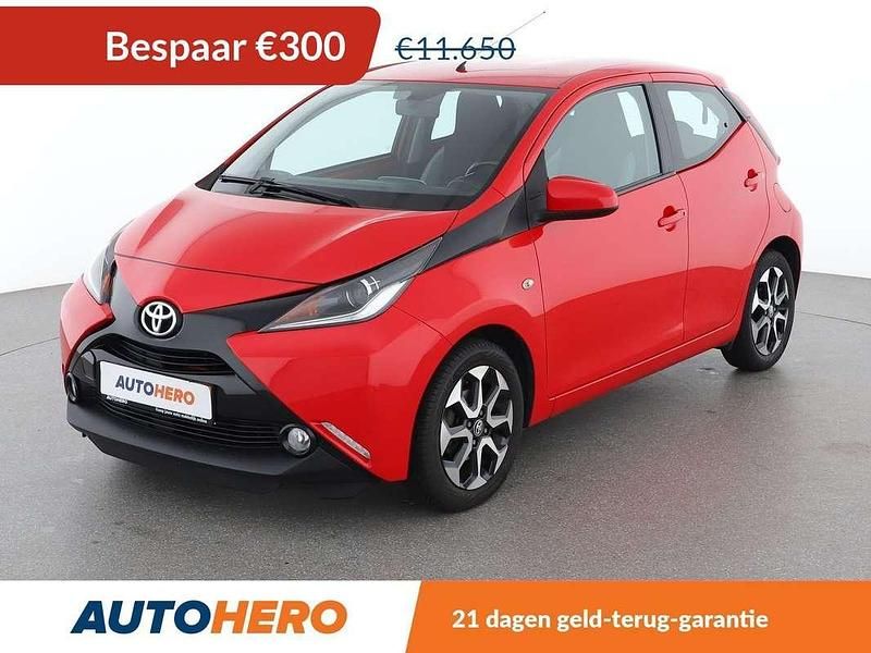 Rood Gebruikt 2017 Toyota Aygo X-play Hatchback | € 11.549 (Eerlijke prijs) - Afbeelding 1/3