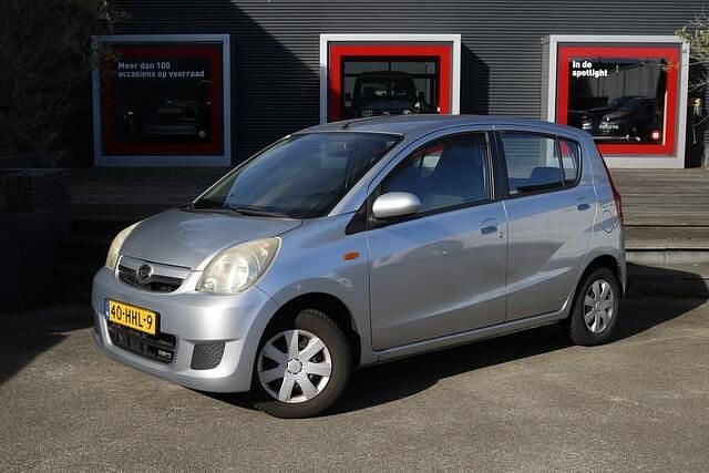 Grijs Gebruikt 2008 Daihatsu Cuore Hatchback | € 4.450 (Duur) - Afbeelding 1/4