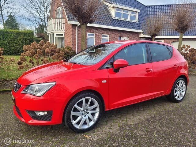Rood Occasion 2015 Seat Ibiza FR Hatchback | € 7.900 (Iets duurder) - Afbeelding 1/4
