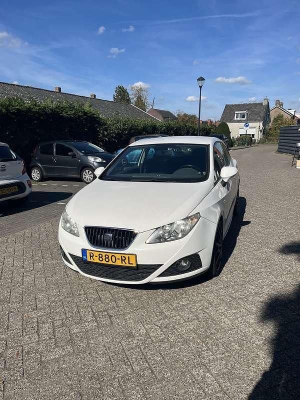 Wit Gebruikt 2009 Seat Ibiza Reference MPV | € 5.000 (Eerlijke prijs) - Afbeelding 1/4