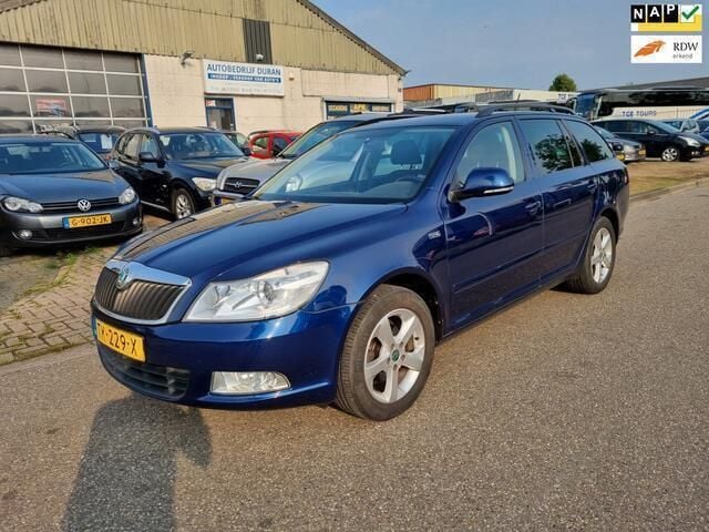 Blauw Gebruikt 2011 Skoda Octavia Business Line Stationwagen | € 3.950 (Goede deal) - Afbeelding 1/4
