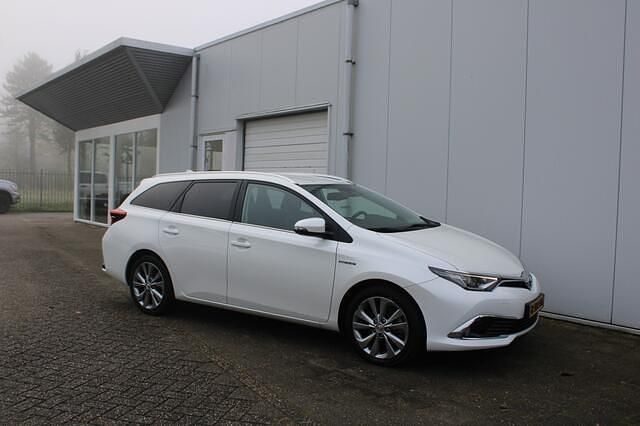 Occasion Toyota Auris Touring Sports Executive 99 PK (72 kW) 2016 Wit Stationwagen