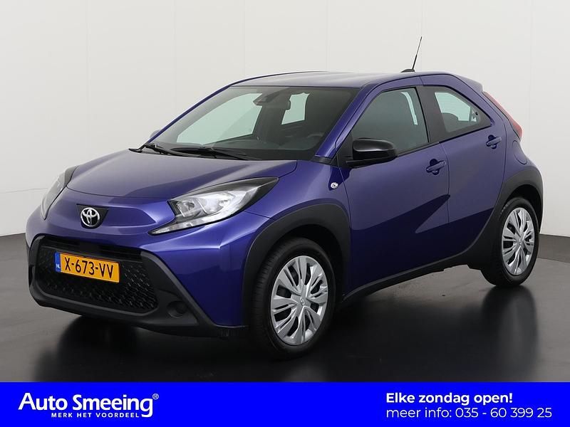 Blauw Gebruikt 2024 Toyota Aygo X Play SUV | € 16.895 - Afbeelding 1/4