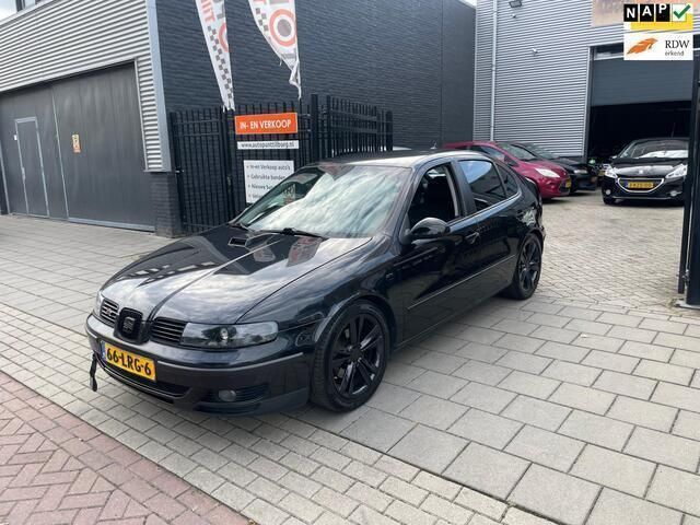 Zwart Gebruikt 2001 Seat Leon Sport Hatchback | € 1.499 (Iets duurder) - Afbeelding 1/4