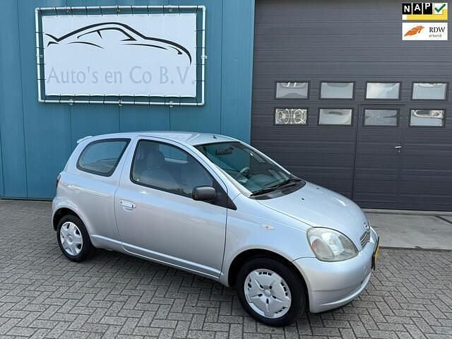 Grijs Gebruikt 2001 Toyota Yaris Luna Hatchback | € 1.950 (Goede deal) - Afbeelding 1/4