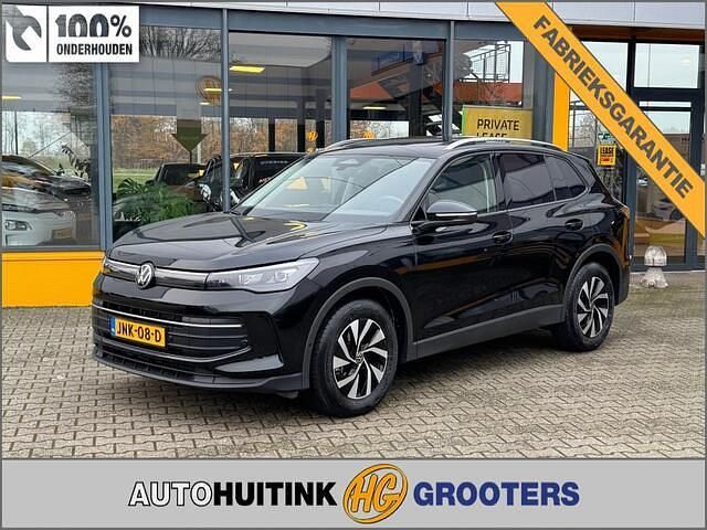 Zwart (metallic) Occasion 2025 VW Tiguan Edition SUV | € 44.650 (Eerlijke prijs) - Afbeelding 1/4