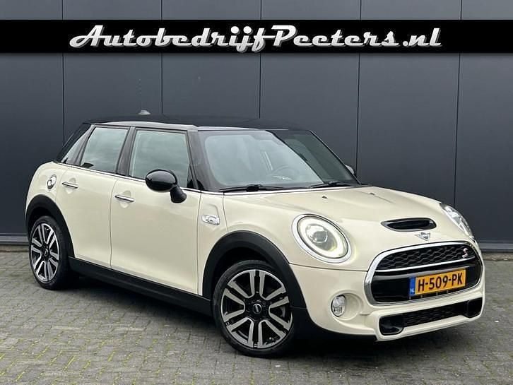 Wit Occasion 2019 Mini Cooper S Hatchback | € 24.950 (Eerlijke prijs) - Afbeelding 1/4